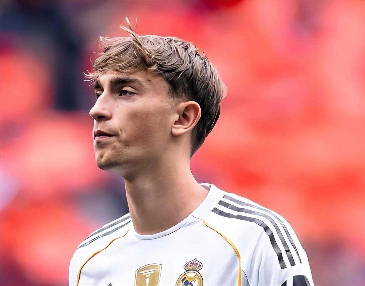 同样是西甲豪门，巴萨穿中文球衣入场庆祝新年，皇马虚假道歉引球迷不满